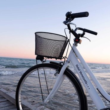 VACANZA SU DUE RUOTE: L'E-BIKE TE LA REGALIAMO NOI!